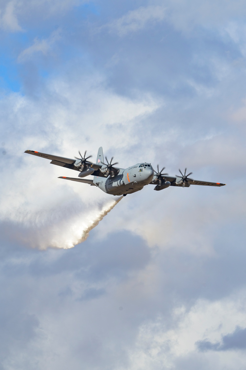 Cowboy Guard and the California Air National Guard conduct MAFFS training in Arizona