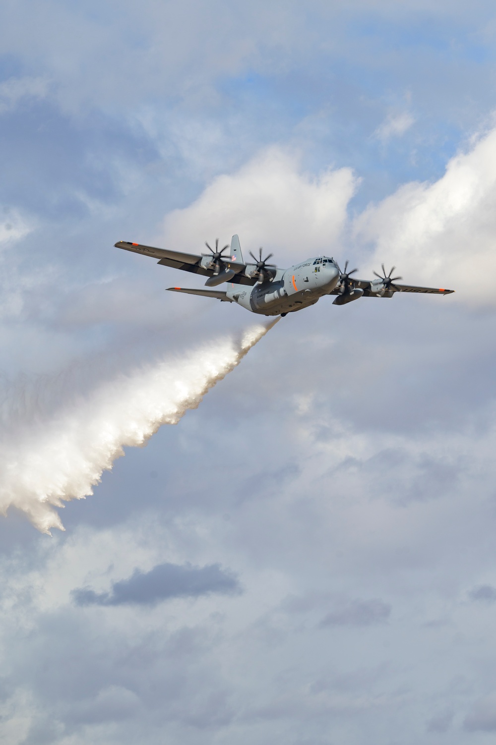 Cowboy Guard and the California Air National Guard conduct MAFFS training in Arizona