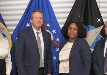 DLA Vice Director Recognized DLA Energy Employees