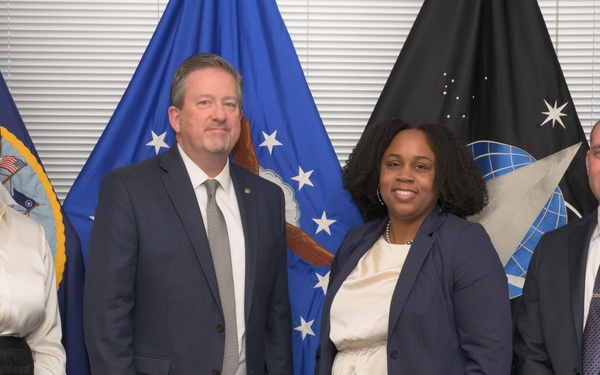 DLA Vice Director Recognized DLA Energy Employees