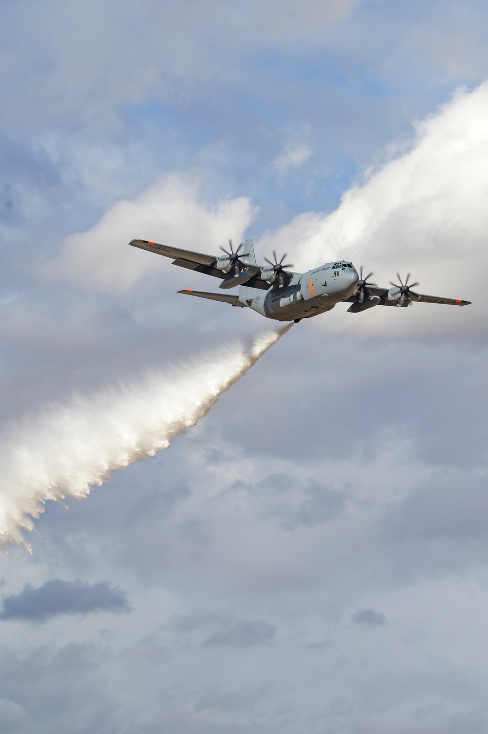 Cowboy Guard and the California Air National Guard conduct MAFFS training in Arizona