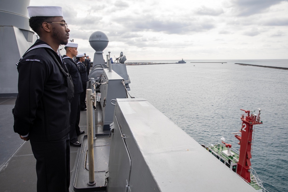 USS San Diego (LPD 22) visits Ishigaki