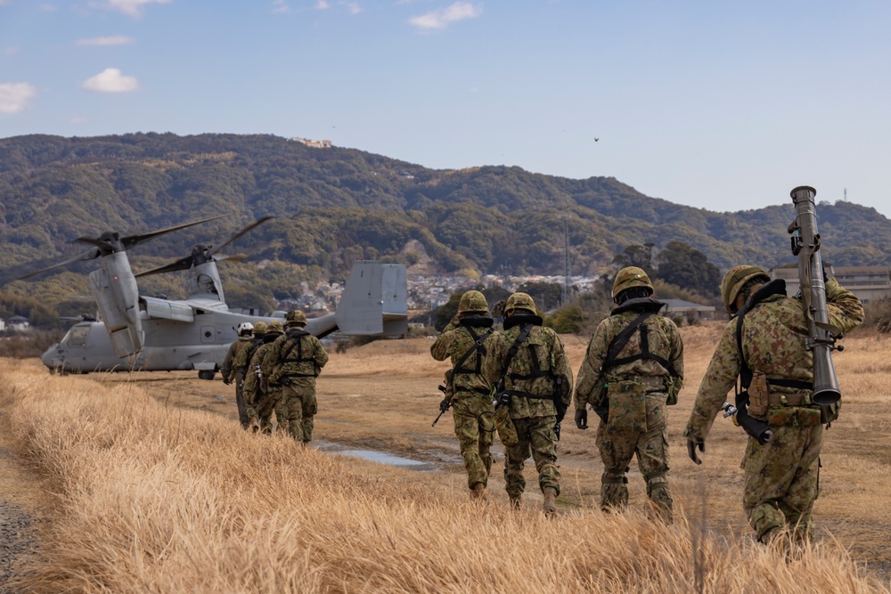 Iron Fist 25 | VMM-262 (Rein.) and JGSDF conduct Bilateral Insert