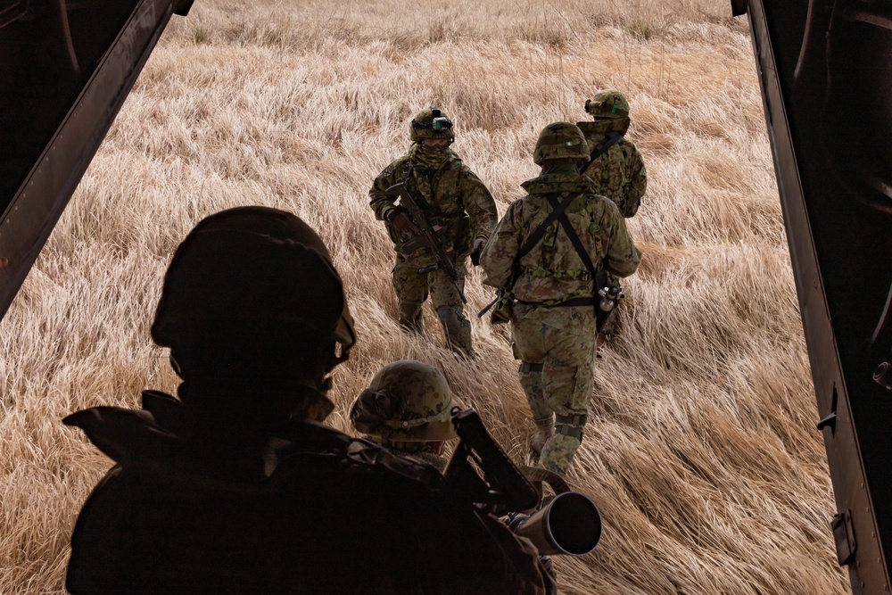 Iron Fist 25 | VMM-262 (Rein.) and JGSDF conduct Bilateral Insert