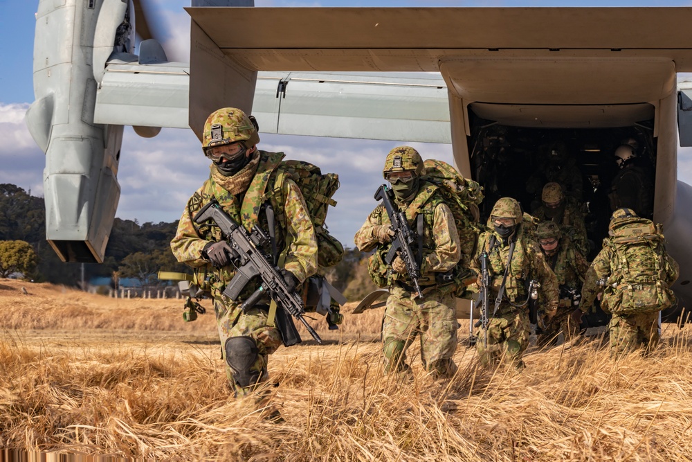 Iron Fist 25 | VMM-262 (Rein.) and JGSDF conduct Bilateral Insert
