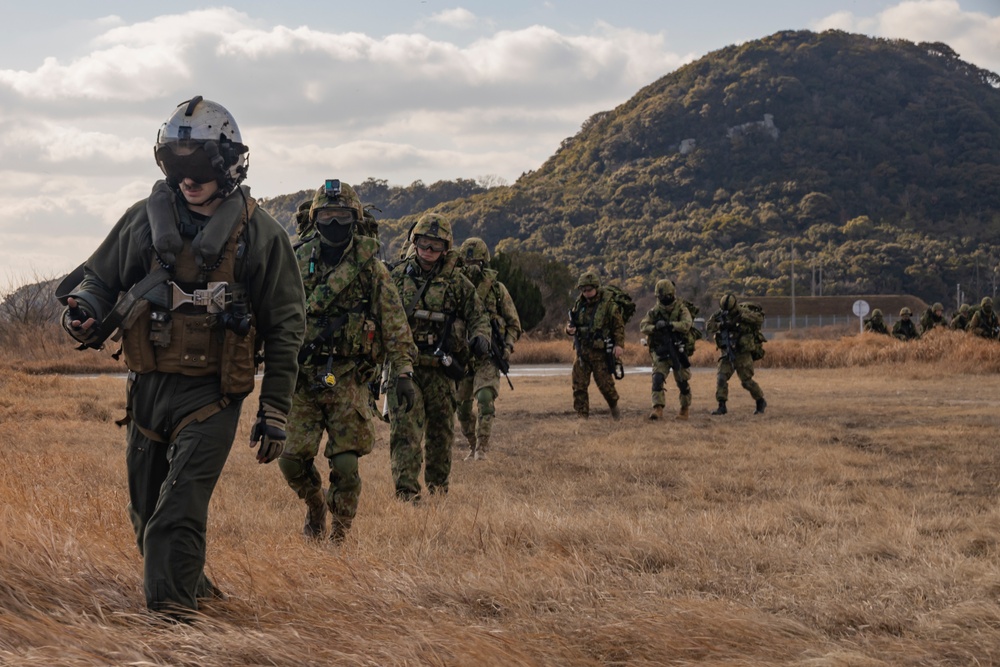 Iron Fist 25 | VMM-262 (Rein.) and JGSDF conduct Bilateral Insert