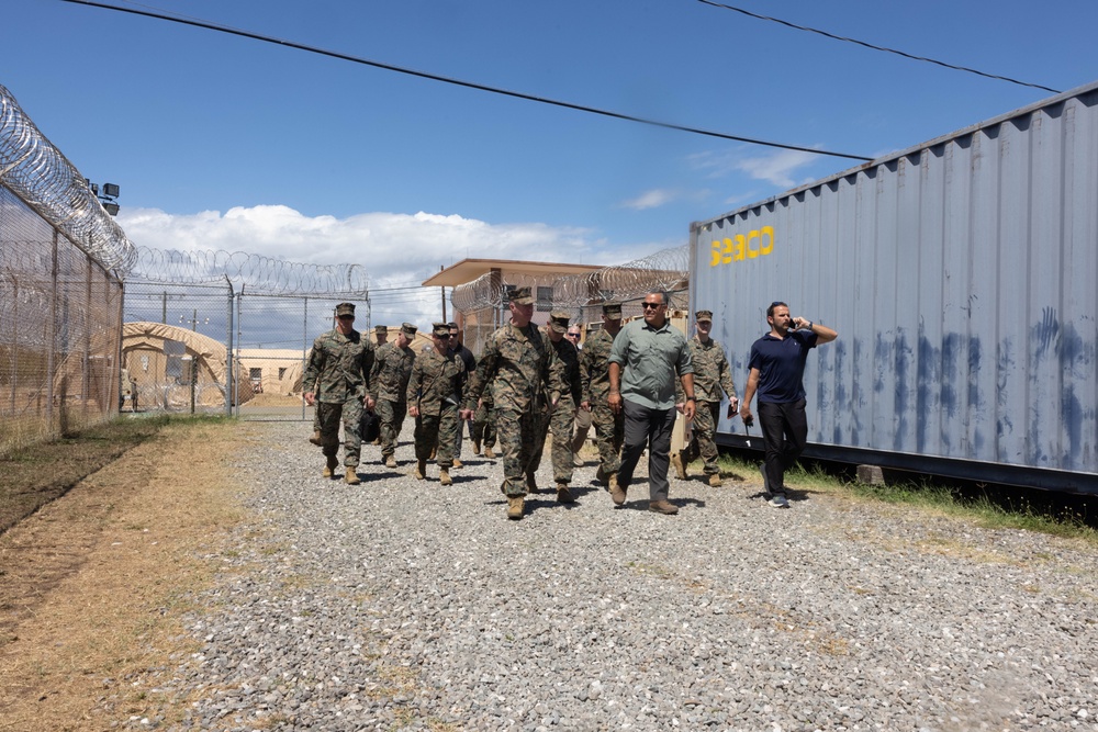 Commandant of the Marine Corps visits Joint Task Force Southern Guard
