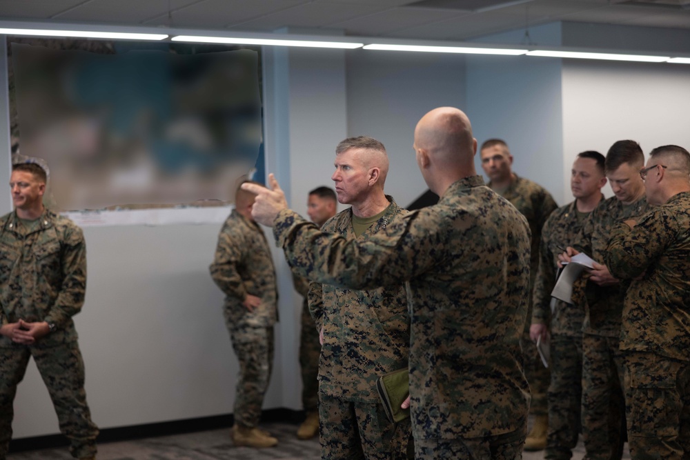 Commandant of the Marine Corps visits Joint Task Force Southern Guard