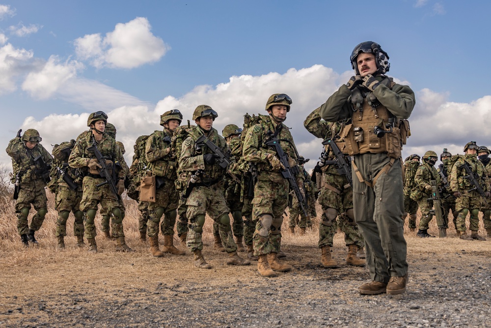 Iron Fist 25 | VMM-262 (Rein.) and JGSDF conduct Bilateral Insert