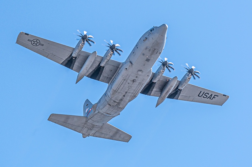 Missouri Aircrew Trains on 8-bladed C-130