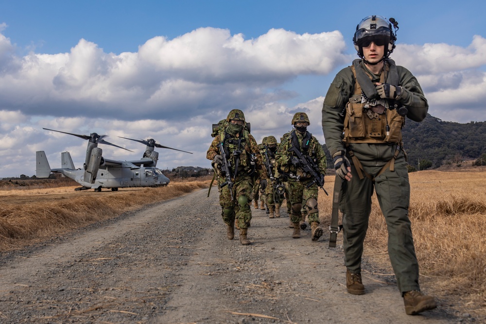 Iron Fist 25 | VMM-262 (Rein.) and JGSDF conduct Bilateral Insert