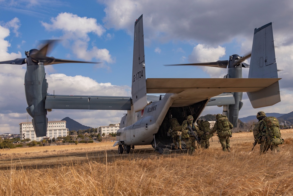 Iron Fist 25 | VMM-262 (Rein.) and JGSDF conduct Bilateral Insert