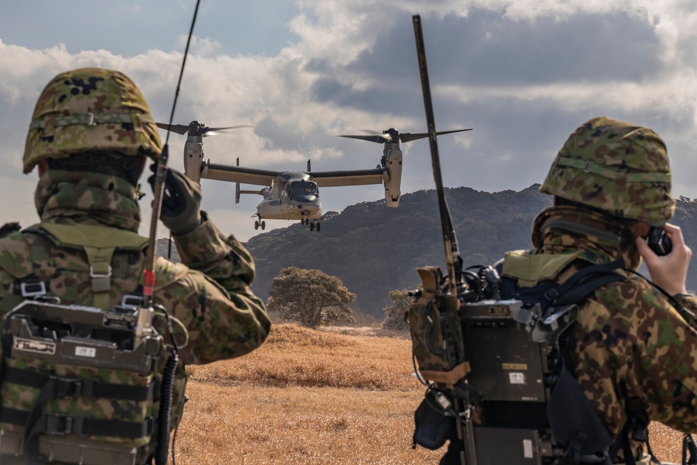 Iron Fist 25 | VMM-262 (Rein.) and JGSDF conduct Bilateral Insert