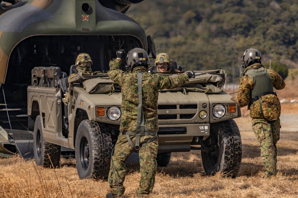 Iron Fist 25 | VMM-262 (Rein.) and JGSDF conduct Bilateral Insert