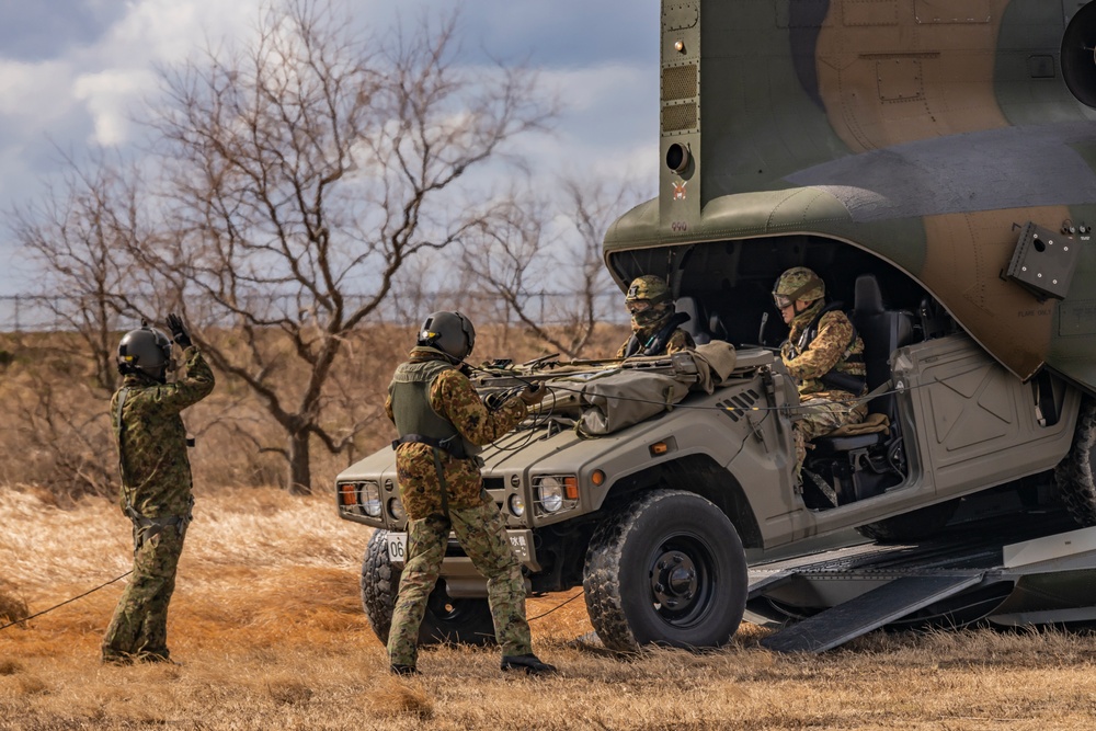 Iron Fist 25 | VMM-262 (Rein.) and JGSDF conduct Bilateral Insert