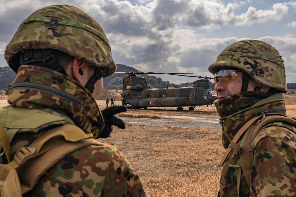 Iron Fist 25 | VMM-262 (Rein.) and JGSDF conduct Bilateral Insert