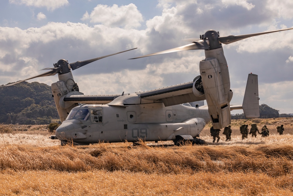 Iron Fist 25 | VMM-262 (Rein.) and JGSDF conduct Bilateral Insert
