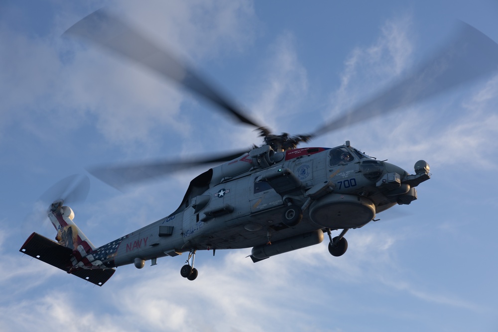 USS Oscar Austin (DDG 79) Conducts Flight Quarters