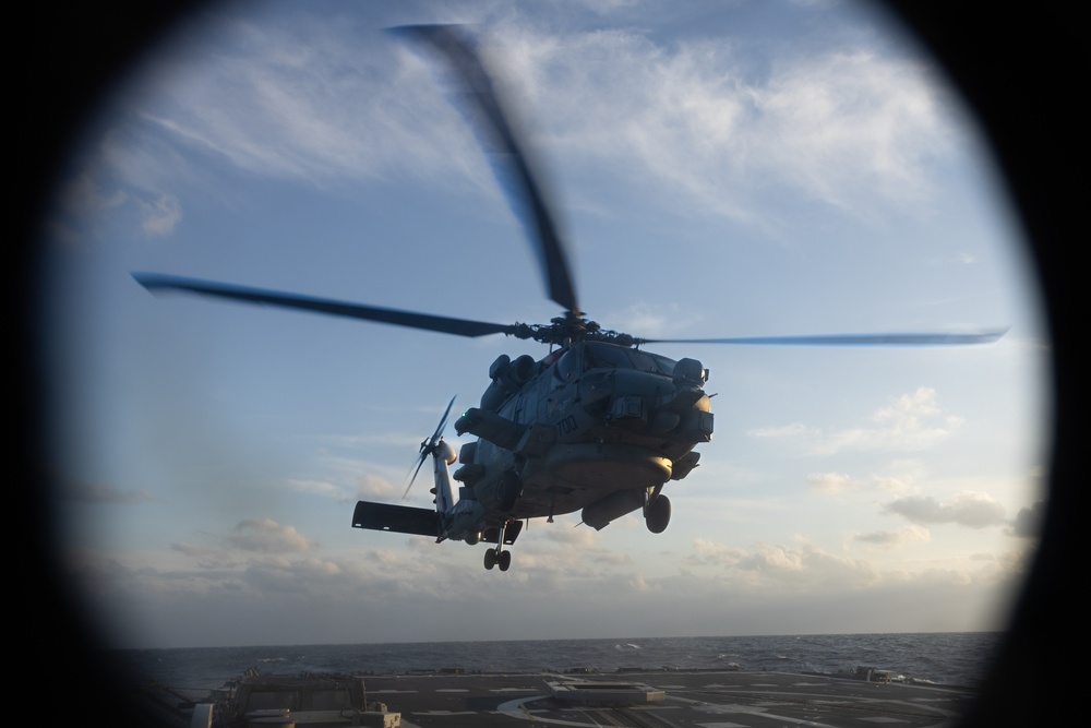 USS Oscar Austin (DDG 79) Conducts Flight Quarters