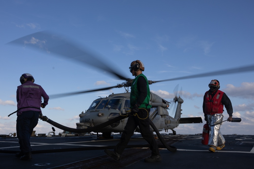 USS Oscar Austin (DDG 79) Conducts Flight Quarters