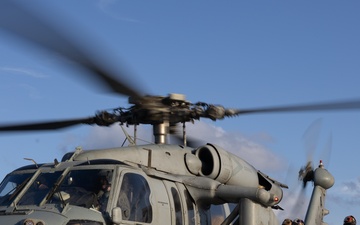 USS Oscar Austin (DDG 79) Conducts Flight Quarters