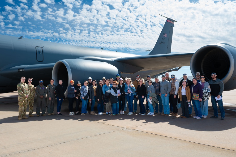 Altus community members experience 97th AMW readiness