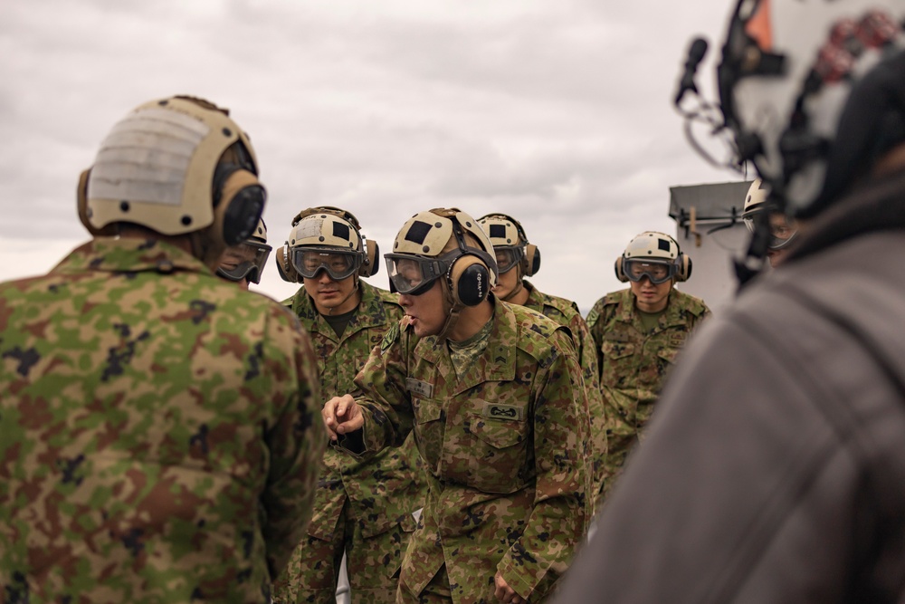 31st MEU | JGSDF, ARDR observe U.S. Marine Corps F-35B Lightning II flight operations aboard USS America (LHA 6)