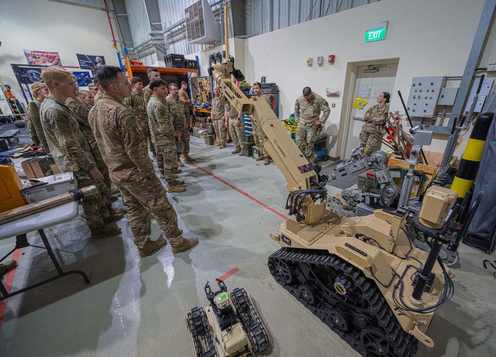 Bravo Battery Battalion receives a 380th AEW tour