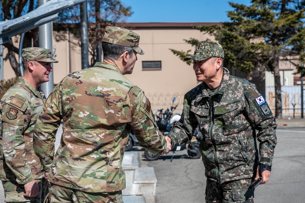 ROKA CFC C4 Director tours 51st FW