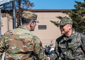 ROKA CFC C4 Director tours 51st FW
