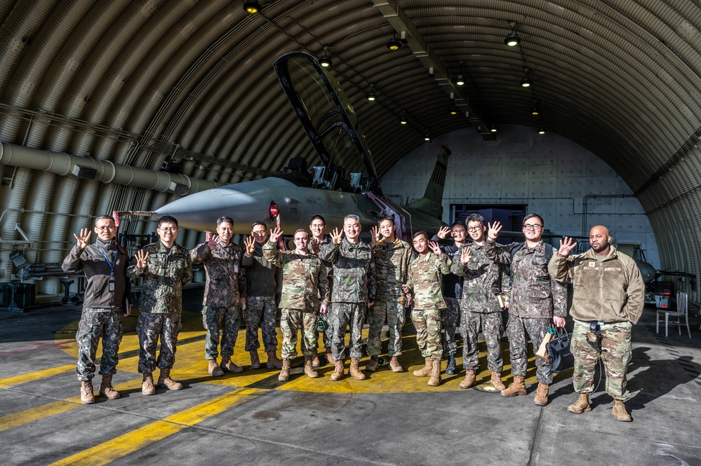 ROKA CFC C4 Director tours 51st FW