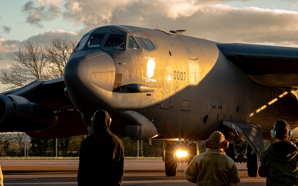 B-52 Stratofortresses return from Bomber Task Force operations