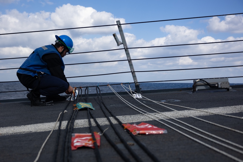 USS Oscar Austin (DDG 79) Underway Replenishment with USNS Laramie (T-AO 203)