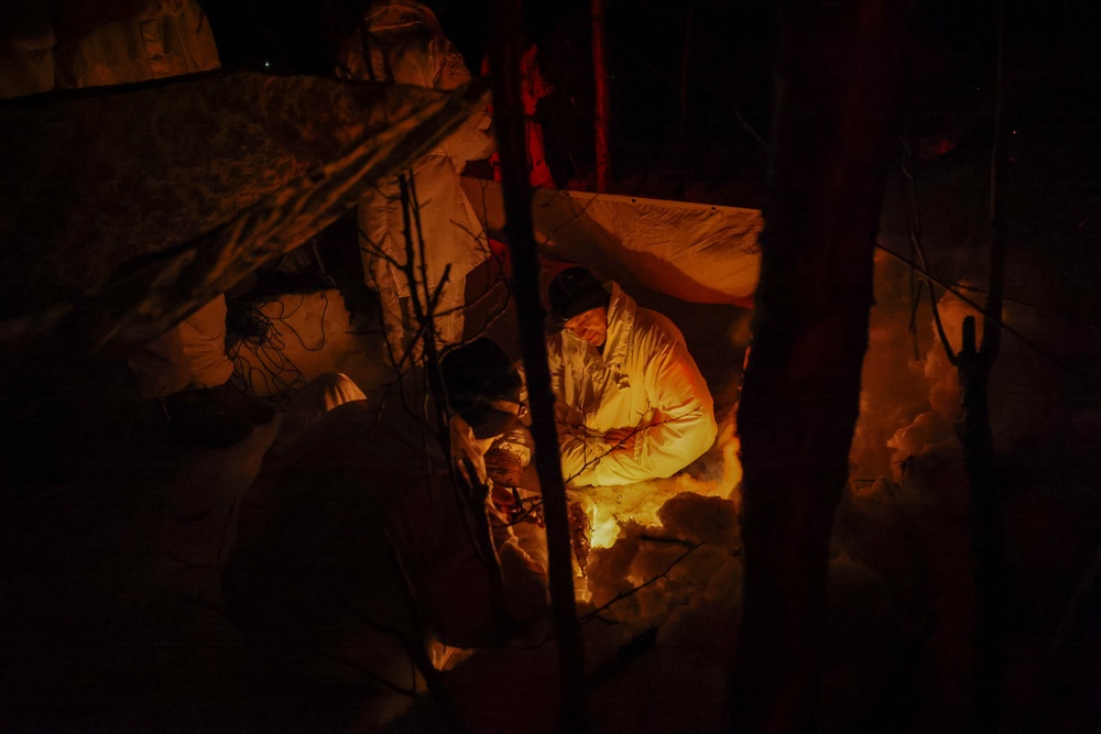 MLRS battalion Soldiers construct snow and ice shelters in Norway during exercise