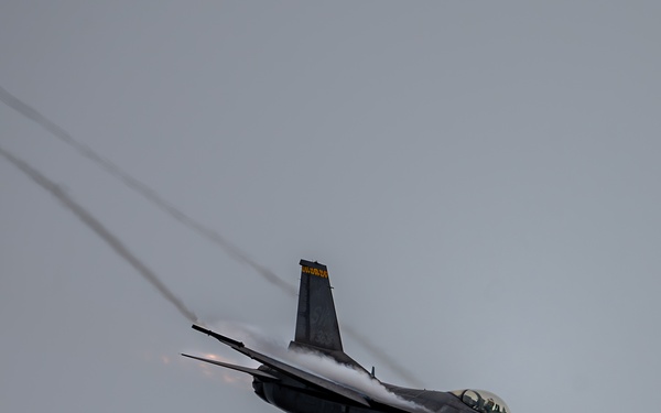 F-16 Viper Demonstration Team practice in preparation for 2025 air show season