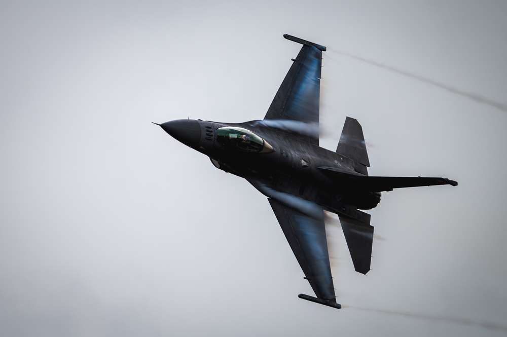 F-16 Viper Demonstration Team practice in preparation for 2025 air show season