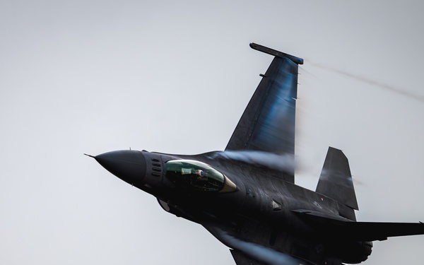 F-16 Viper Demonstration Team practice in preparation for 2025 air show season
