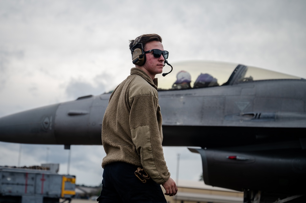 F-16 Viper Demonstration Team practice in preparation for 2025 air show season