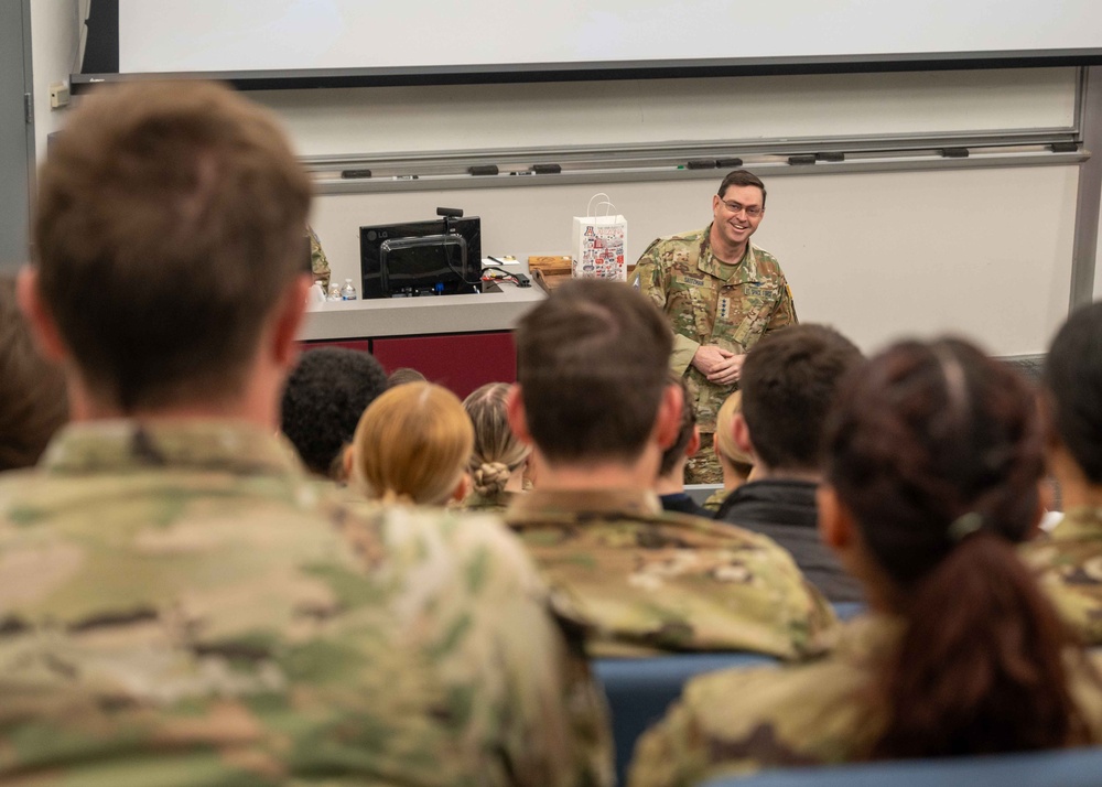 Chief of Space Operations visits University of Arizona