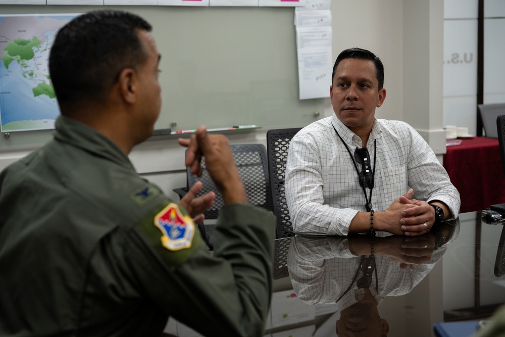 FAA Traffic Control Tower manager Carlos Perez-Aldoy visits the 15th Wing