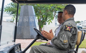 FAA Traffic Control Tower manager Carlos Perez-Aldoy visits the 15th Wing