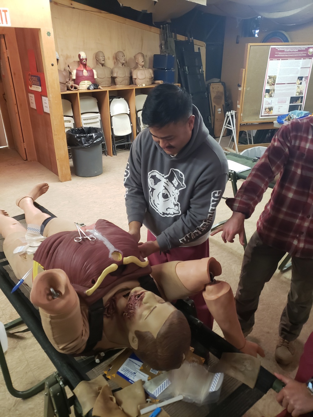 USS Iwo Jima Hospital Corpsman Learns Critical Skills During Integrated Shipboard Surgical Trauma Training