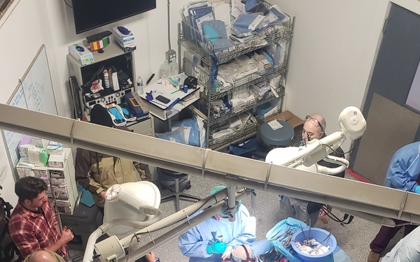 USS Iwo Jima Hospital Corpsman Learns Critical Skills During Integrated Shipboard Surgical Trauma Training