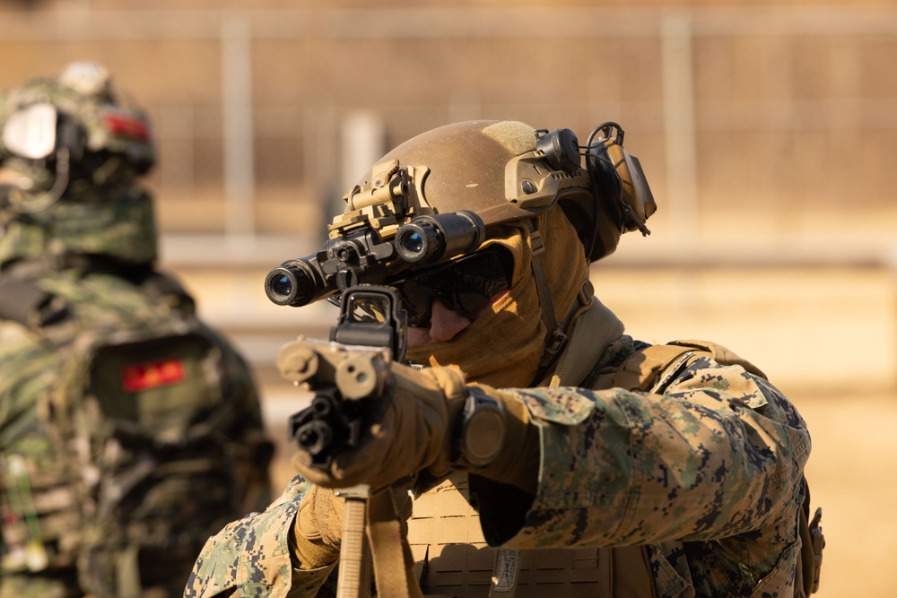 U.S. and Republic of Korea Reconnaissance Marines Execute Shoot House Training During KMEP 25.1