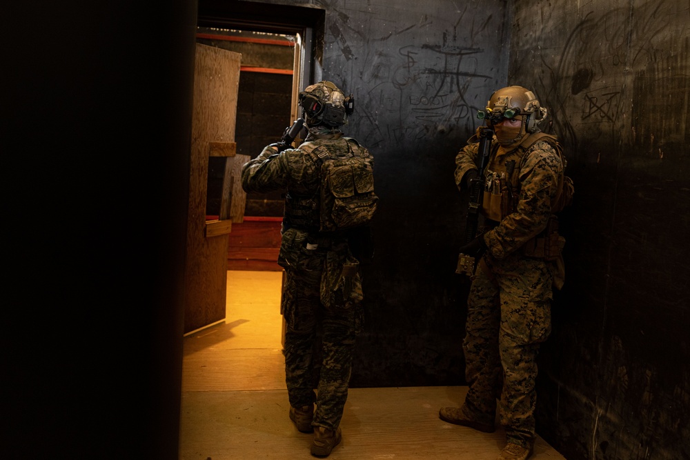 U.S. and Republic of Korea Reconnaissance Marines Execute Shoot House Training During KMEP 25.1