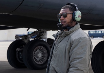 The 34th Expeditionary Bomb Squadron B-1B Lancer continues to conduct hot pit refuel operations during BTF 25-1 at Misawa Air Base, Japan