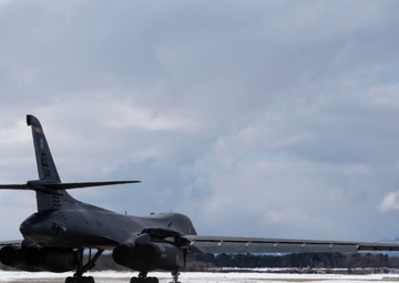 The 34th Expeditionary Bomb Squadron B-1B Lancer continues to conduct hot pit refuel operations during BTF 25-1 at Misawa Air Base, Japan