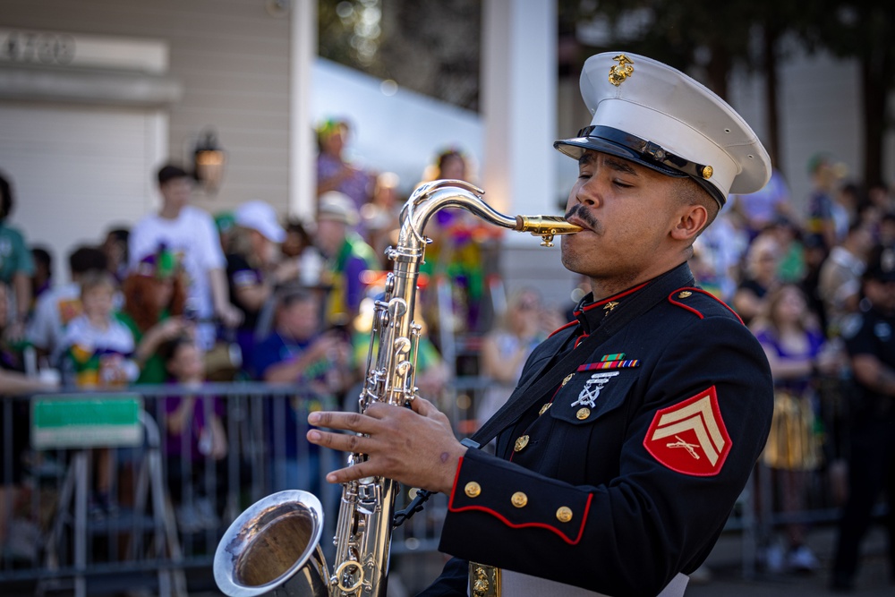 Marines participate in Krewe of Endymion parade