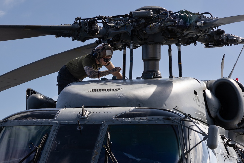 USS Oscar Austin (DDG 79) Conducts Daily Operations