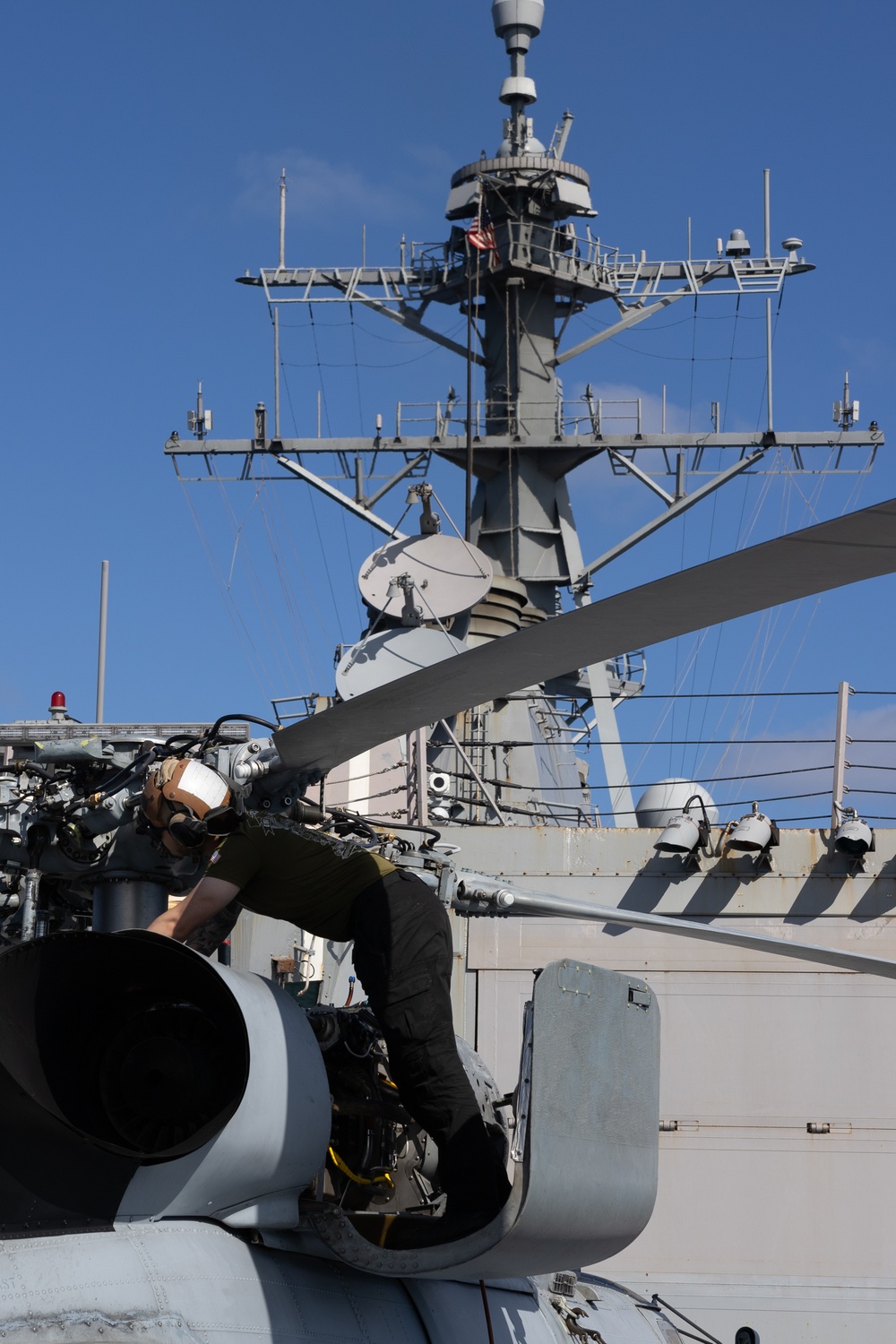 USS Oscar Austin (DDG 79) Conducts Daily Operations